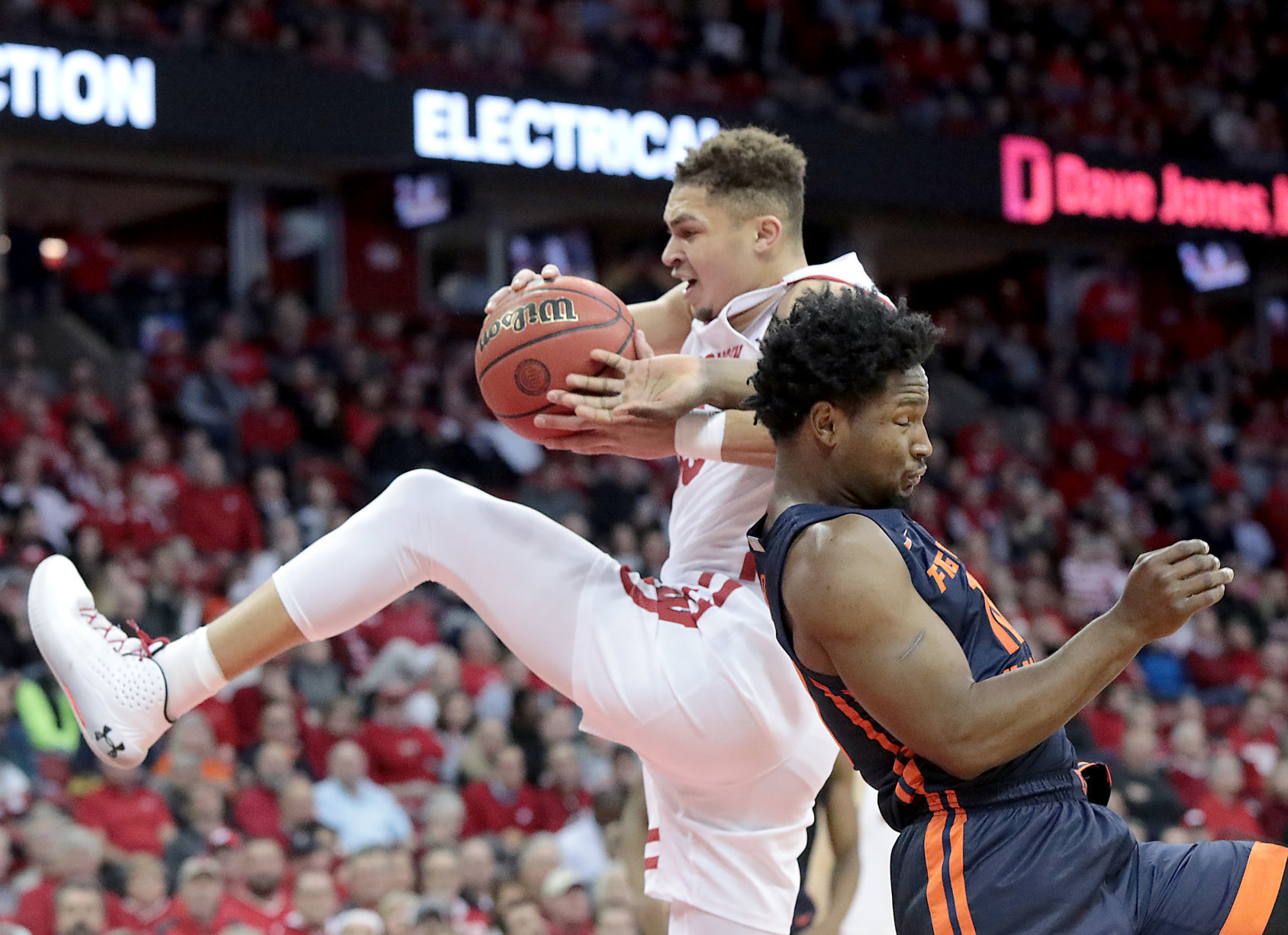 Fighting Illini 71, Badgers 70